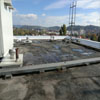 Střecha panelového domu před realizací